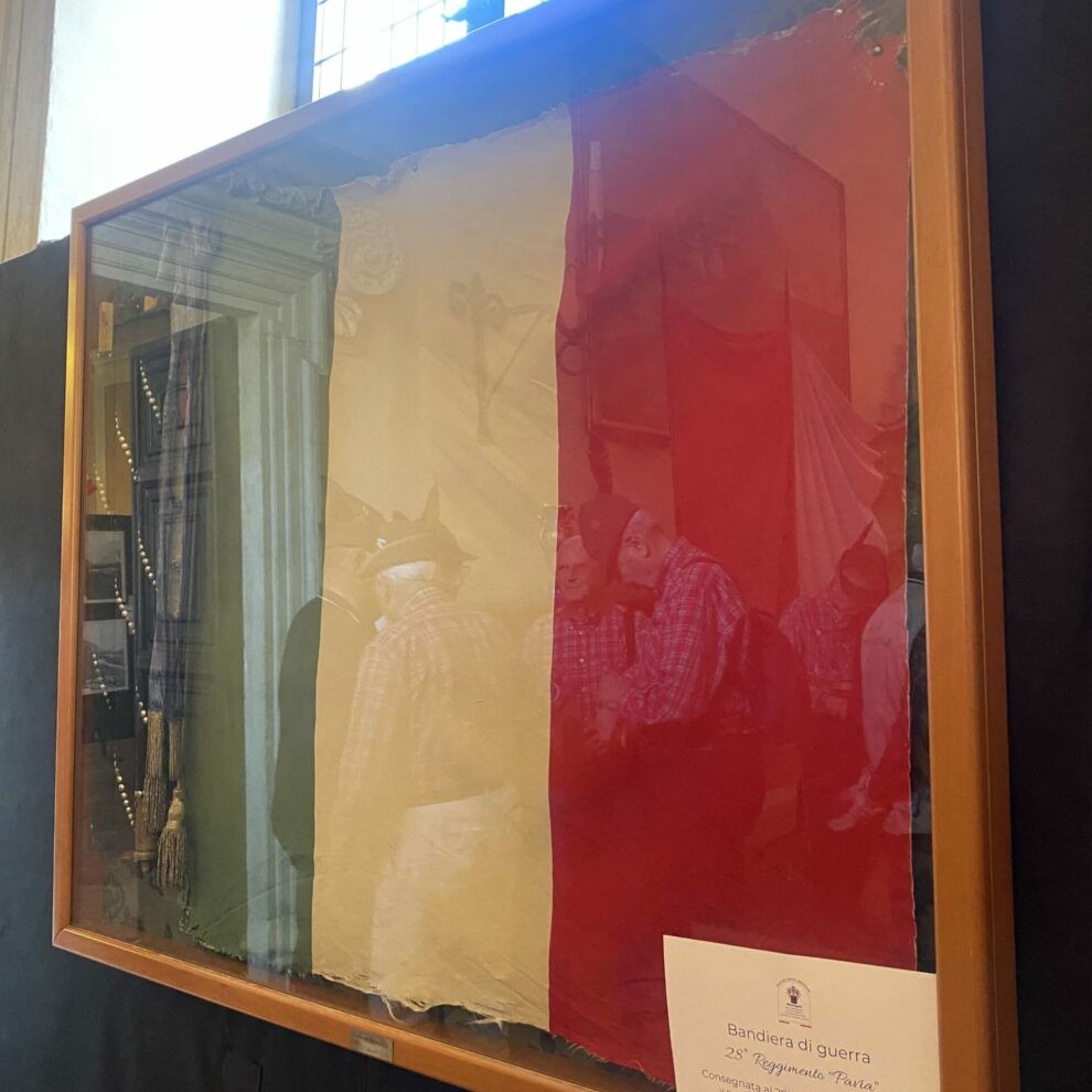 2024-05-24-2ed Mostra Portale delle Memorie-bandiera esposta del 28^ rgt. Pavia